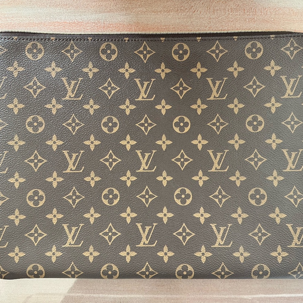 Louis Vuitton ETUI VOYAGE GM